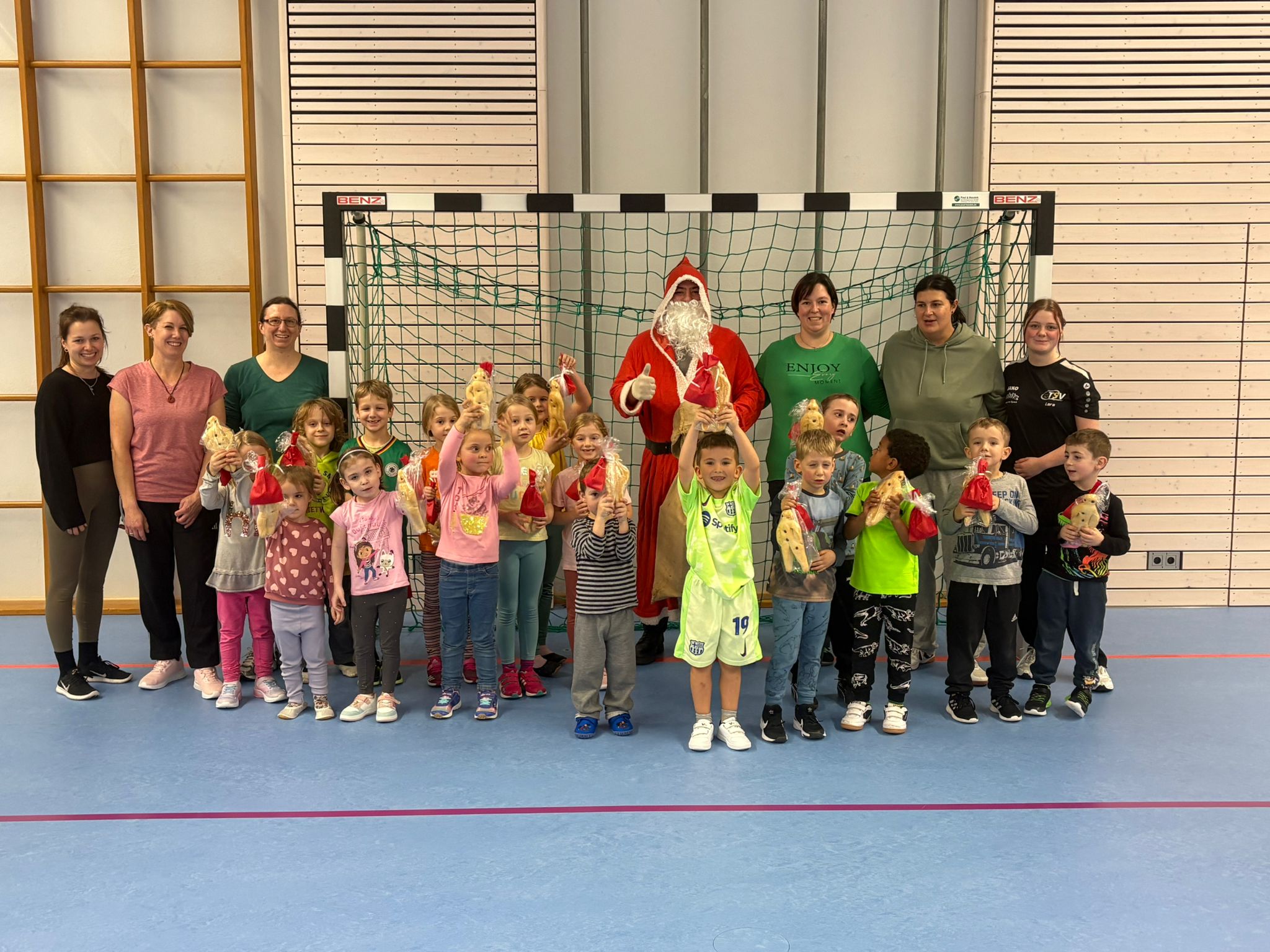 Nikolausbesuch beim Kinderturnen und bei den Fit Kids